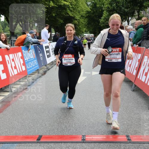 14.06.2026 - REWE Women's Run Strokosch-Dieckow http://msf.ph/oto/9787736 14.06.2026 10:20:09 Ziel 10517, 10592, 10748, 11024 meine-sportfotos.de