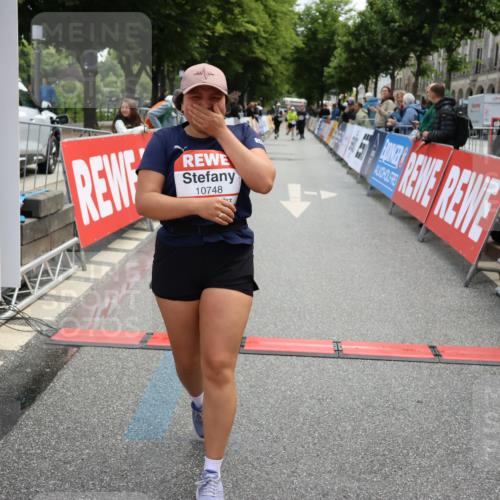 14.06.2026 - REWE Women's Run Strokosch-Dieckow http://msf.ph/oto/9787742 14.06.2026 10:20:13 Ziel 10517, 10592, 10748, 11024 meine-sportfotos.de