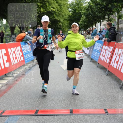 14.06.2026 - REWE Women's Run Strokosch-Dieckow http://msf.ph/oto/9787743 14.06.2026 10:20:25 Ziel 10446, 11028, 11215, 11216 meine-sportfotos.de