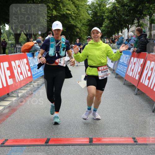 14.06.2026 - REWE Women's Run Strokosch-Dieckow http://msf.ph/oto/9787745 14.06.2026 10:20:25 Ziel 10446, 11028, 11215, 11216 meine-sportfotos.de