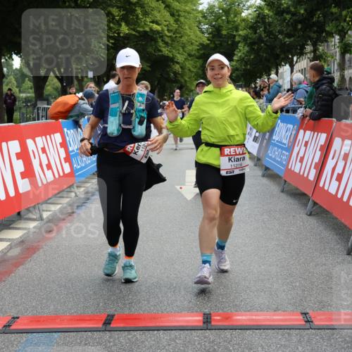 14.06.2026 - REWE Women's Run Strokosch-Dieckow http://msf.ph/oto/9787746 14.06.2026 10:20:25 Ziel 10446, 11028, 11215, 11216 meine-sportfotos.de