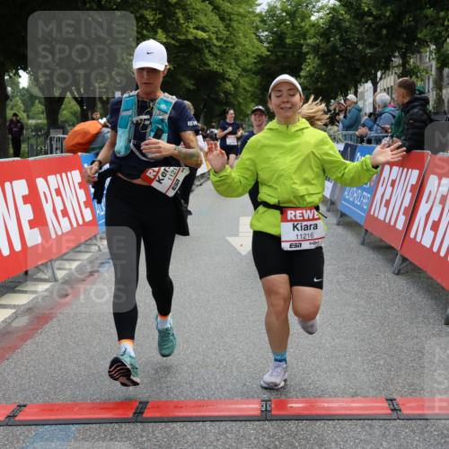 14.06.2026 - REWE Women's Run Strokosch-Dieckow http://msf.ph/oto/9787749 14.06.2026 10:20:25 Ziel 10446, 11028, 11215, 11216 meine-sportfotos.de