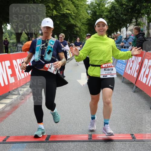 14.06.2026 - REWE Women's Run Strokosch-Dieckow http://msf.ph/oto/9787751 14.06.2026 10:20:25 Ziel 10446, 11028, 11215, 11216 meine-sportfotos.de