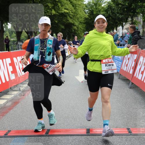 14.06.2026 - REWE Women's Run Strokosch-Dieckow http://msf.ph/oto/9787752 14.06.2026 10:20:25 Ziel 10446, 11028, 11215, 11216 meine-sportfotos.de