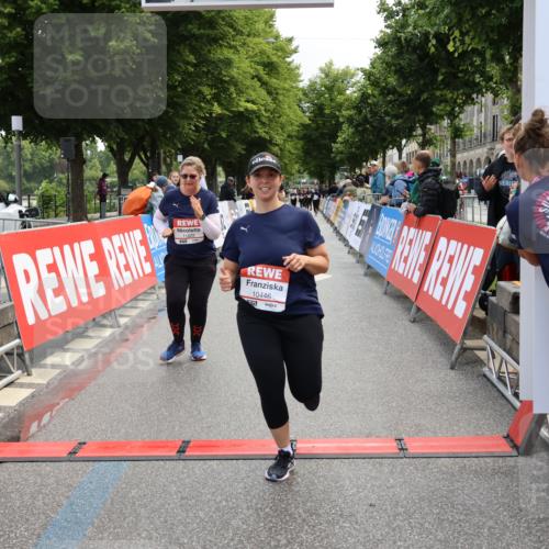 14.06.2026 - REWE Women's Run Strokosch-Dieckow http://msf.ph/oto/9787753 14.06.2026 10:20:27 Ziel 10446, 11028, 11215, 11216, 11424 meine-sportfotos.de