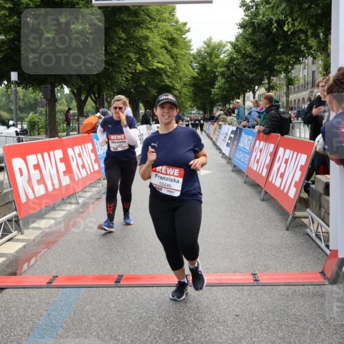 14.06.2026 - REWE Women's Run Strokosch-Dieckow http://msf.ph/oto/9787754 14.06.2026 10:20:27 Ziel 10446, 11028, 11215, 11216, 11424 meine-sportfotos.de