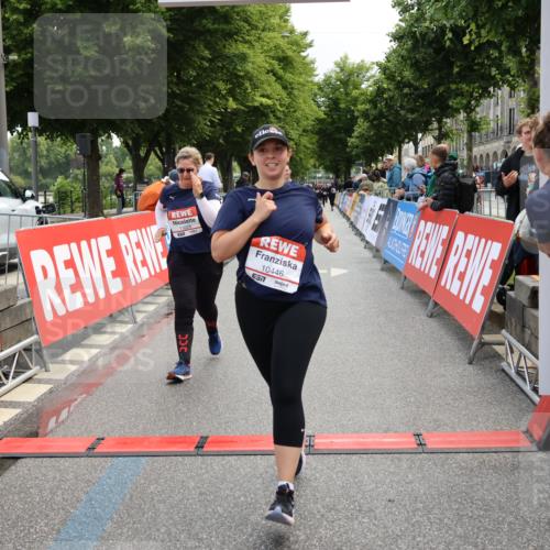 14.06.2026 - REWE Women's Run Strokosch-Dieckow http://msf.ph/oto/9787756 14.06.2026 10:20:27 Ziel 10446, 11028, 11215, 11216, 11424 meine-sportfotos.de