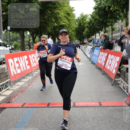14.06.2026 - REWE Women's Run Strokosch-Dieckow http://msf.ph/oto/9787757 14.06.2026 10:20:28 Ziel 10446, 11028, 11215, 11216, 11424 meine-sportfotos.de