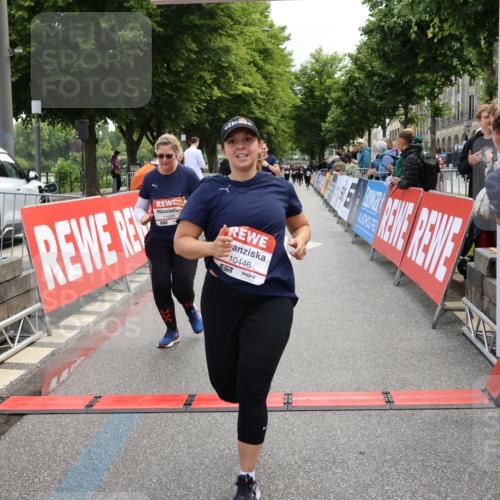 14.06.2026 - REWE Women's Run Strokosch-Dieckow http://msf.ph/oto/9787758 14.06.2026 10:20:28 Ziel 10446, 11028, 11215, 11216, 11424 meine-sportfotos.de