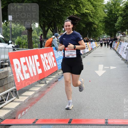 14.06.2026 - REWE Women's Run Strokosch-Dieckow http://msf.ph/oto/9787764 14.06.2026 10:20:31 Ziel 10446, 11028, 11215, 11216, 11424 meine-sportfotos.de