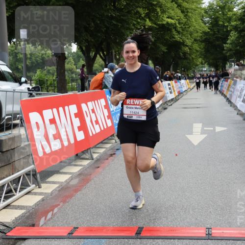 14.06.2026 - REWE Women's Run Strokosch-Dieckow http://msf.ph/oto/9787765 14.06.2026 10:20:31 Ziel 10446, 11028, 11215, 11216, 11424 meine-sportfotos.de