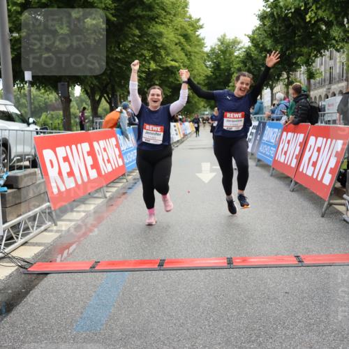 14.06.2026 - REWE Women's Run Strokosch-Dieckow http://msf.ph/oto/9787767 14.06.2026 10:20:44 Ziel 10084, 11064, 11465 meine-sportfotos.de