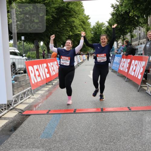 14.06.2026 - REWE Women's Run Strokosch-Dieckow http://msf.ph/oto/9787771 14.06.2026 10:20:44 Ziel 10084, 11064, 11465 meine-sportfotos.de