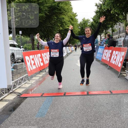 14.06.2026 - REWE Women's Run Strokosch-Dieckow http://msf.ph/oto/9787772 14.06.2026 10:20:44 Ziel 10084, 11064, 11465 meine-sportfotos.de