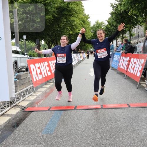 14.06.2026 - REWE Women's Run Strokosch-Dieckow http://msf.ph/oto/9787773 14.06.2026 10:20:44 Ziel 10084, 11064, 11465 meine-sportfotos.de
