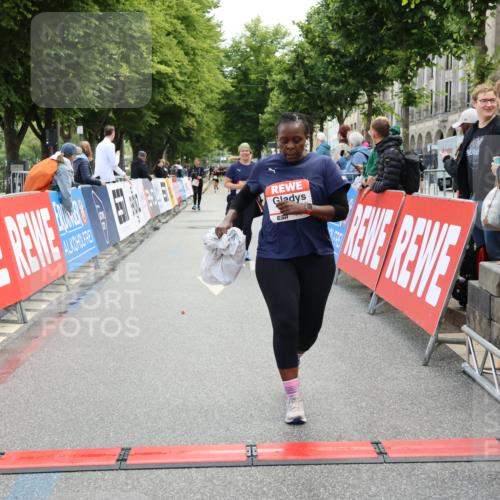 14.06.2026 - REWE Women's Run Strokosch-Dieckow http://msf.ph/oto/9787776 14.06.2026 10:20:47 Ziel 10084, 10485, 11064, 11465 meine-sportfotos.de