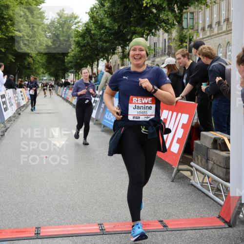14.06.2026 - REWE Women's Run Strokosch-Dieckow http://msf.ph/oto/9787779 14.06.2026 10:20:51 Ziel 10084, 10485, 10767, 11064, 11465 meine-sportfotos.de