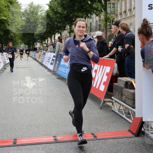 14.06.2026 - REWE Women's Run Strokosch-Dieckow http://msf.ph/oto/9787784 14.06.2026 10:20:53 Ziel 10084, 10485, 10767 meine-sportfotos.de