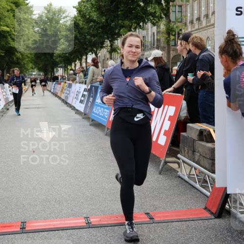 14.06.2026 - REWE Women's Run Strokosch-Dieckow http://msf.ph/oto/9787785 14.06.2026 10:20:53 Ziel 10084, 10485, 10767 meine-sportfotos.de