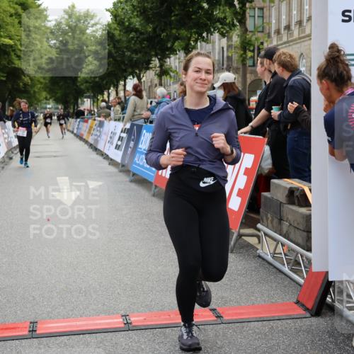 14.06.2026 - REWE Women's Run Strokosch-Dieckow http://msf.ph/oto/9787786 14.06.2026 10:20:53 Ziel 10084, 10485, 10767 meine-sportfotos.de