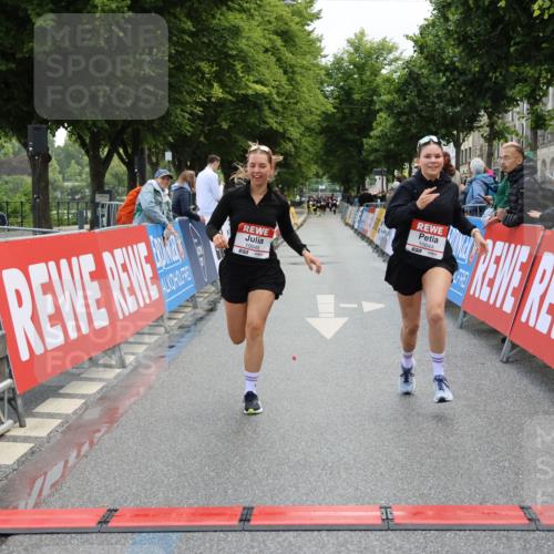 14.06.2026 - REWE Women's Run Strokosch-Dieckow http://msf.ph/oto/9787791 14.06.2026 10:21:00 Ziel 10044, 10045, 10767, 11054 meine-sportfotos.de