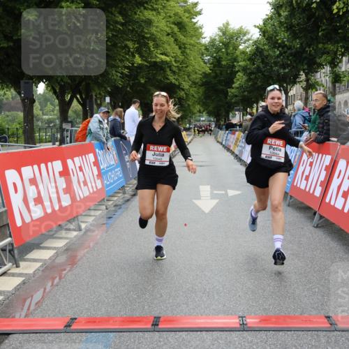 14.06.2026 - REWE Women's Run Strokosch-Dieckow http://msf.ph/oto/9787792 14.06.2026 10:21:00 Ziel 10044, 10045, 10767, 11054 meine-sportfotos.de