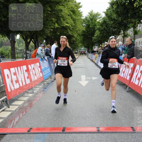 14.06.2026 - REWE Women's Run Strokosch-Dieckow http://msf.ph/oto/9787793 14.06.2026 10:21:00 Ziel 10044, 10045, 10767, 11054 meine-sportfotos.de
