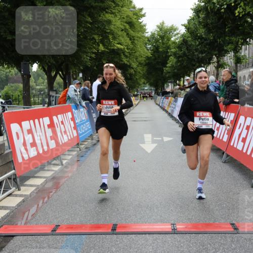 14.06.2026 - REWE Women's Run Strokosch-Dieckow http://msf.ph/oto/9787794 14.06.2026 10:21:00 Ziel 10044, 10045, 10767, 11054 meine-sportfotos.de