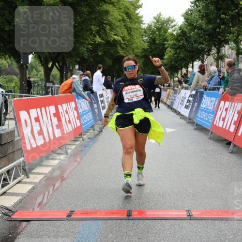14.06.2026 - REWE Women's Run Strokosch-Dieckow http://msf.ph/oto/9787803 14.06.2026 10:21:27 Ziel 11249 meine-sportfotos.de