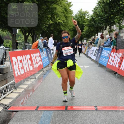 14.06.2026 - REWE Women's Run Strokosch-Dieckow http://msf.ph/oto/9787806 14.06.2026 10:21:27 Ziel 11249 meine-sportfotos.de
