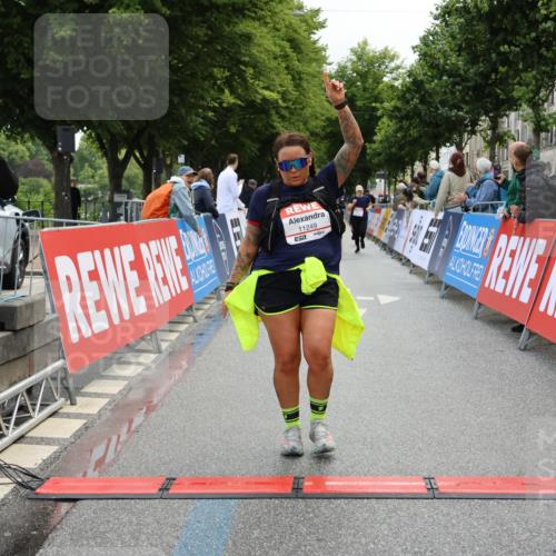 14.06.2026 - REWE Women's Run Strokosch-Dieckow http://msf.ph/oto/9787807 14.06.2026 10:21:27 Ziel 11249 meine-sportfotos.de