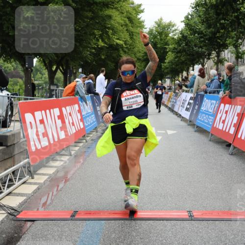 14.06.2026 - REWE Women's Run Strokosch-Dieckow http://msf.ph/oto/9787810 14.06.2026 10:21:27 Ziel 11249 meine-sportfotos.de