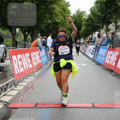 14.06.2026 - REWE Women's Run Strokosch-Dieckow http://msf.ph/oto/9787811 14.06.2026 10:21:27 Ziel 11249 meine-sportfotos.de