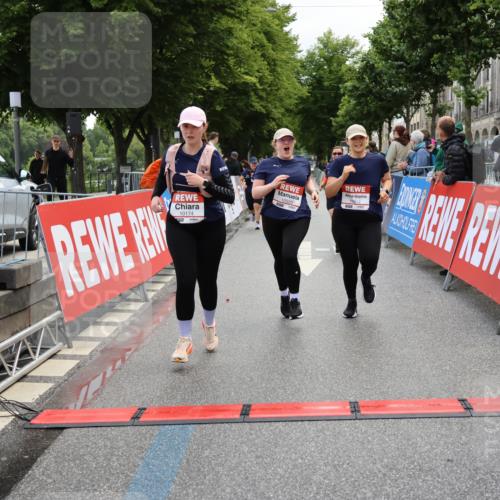 14.06.2026 - REWE Women's Run Strokosch-Dieckow http://msf.ph/oto/9787815 14.06.2026 10:21:33 Ziel 10174, 10212, 10520, 10607, 11249, 11256 meine-sportfotos.de