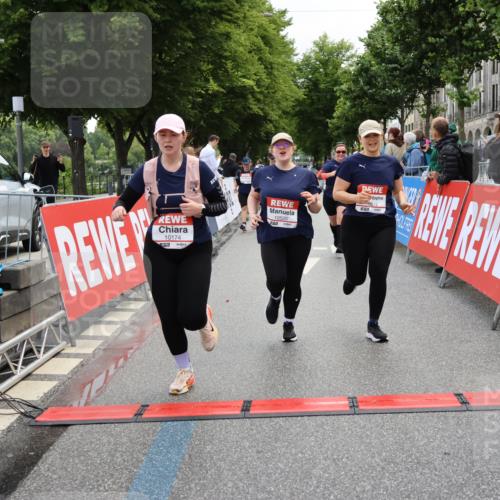 14.06.2026 - REWE Women's Run Strokosch-Dieckow http://msf.ph/oto/9787819 14.06.2026 10:21:33 Ziel 10174, 10212, 10520, 10607, 11249, 11256 meine-sportfotos.de