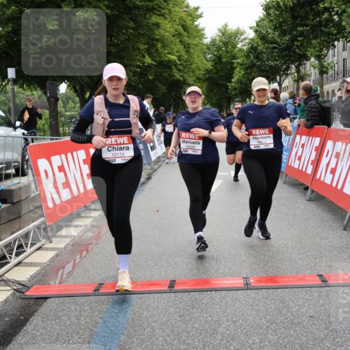 14.06.2026 - REWE Women's Run Strokosch-Dieckow http://msf.ph/oto/9787821 14.06.2026 10:21:33 Ziel 10174, 10212, 10520, 10607, 11249, 11256 meine-sportfotos.de