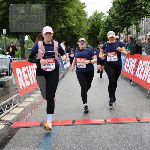 14.06.2026 - REWE Women's Run Strokosch-Dieckow http://msf.ph/oto/9787822 14.06.2026 10:21:33 Ziel 10174, 10212, 10520, 10607, 11249, 11256 meine-sportfotos.de