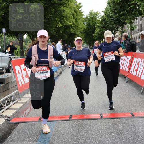 14.06.2026 - REWE Women's Run Strokosch-Dieckow http://msf.ph/oto/9787824 14.06.2026 10:21:33 Ziel 10174, 10212, 10520, 10607, 11249, 11256 meine-sportfotos.de