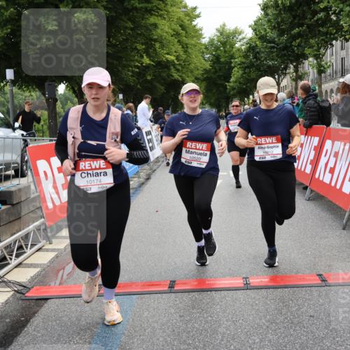 14.06.2026 - REWE Women's Run Strokosch-Dieckow http://msf.ph/oto/9787825 14.06.2026 10:21:33 Ziel 10174, 10212, 10520, 10607, 11249, 11256 meine-sportfotos.de