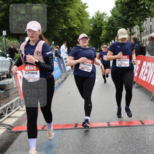 14.06.2026 - REWE Women's Run Strokosch-Dieckow http://msf.ph/oto/9787827 14.06.2026 10:21:33 Ziel 10174, 10212, 10520, 10607, 11249, 11256 meine-sportfotos.de