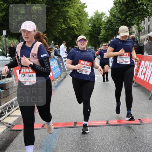 14.06.2026 - REWE Women's Run Strokosch-Dieckow http://msf.ph/oto/9787828 14.06.2026 10:21:33 Ziel 10174, 10212, 10520, 10607, 11249, 11256 meine-sportfotos.de