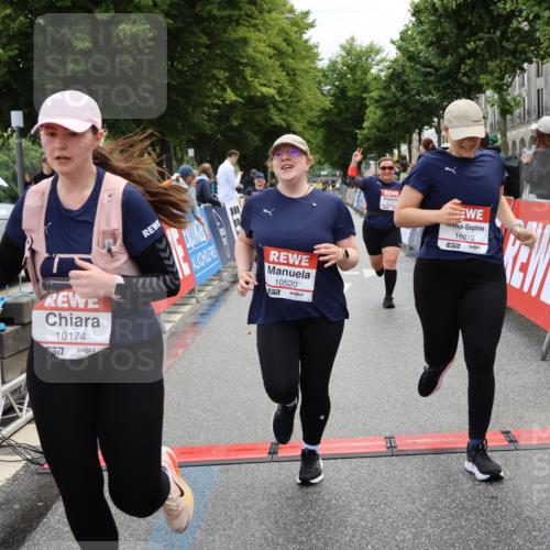 14.06.2026 - REWE Women's Run Strokosch-Dieckow http://msf.ph/oto/9787830 14.06.2026 10:21:34 Ziel 10174, 10212, 10520, 10607, 11249, 11256 meine-sportfotos.de