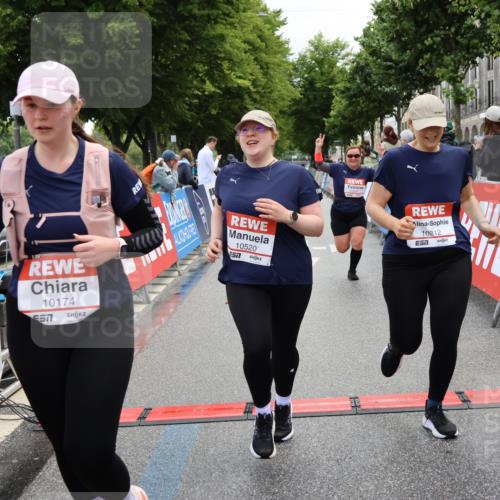 14.06.2026 - REWE Women's Run Strokosch-Dieckow http://msf.ph/oto/9787831 14.06.2026 10:21:34 Ziel 10174, 10212, 10520, 10607, 11249, 11256 meine-sportfotos.de