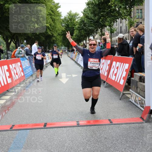 14.06.2026 - REWE Women's Run Strokosch-Dieckow http://msf.ph/oto/9787832 14.06.2026 10:21:35 Ziel 10174, 10212, 10520, 10607, 10714, 11249, 11256 meine-sportfotos.de