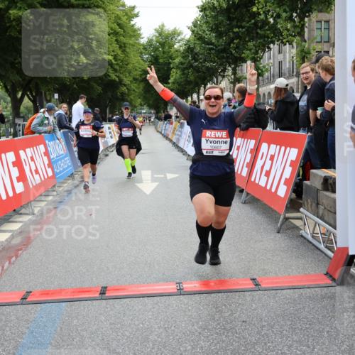 14.06.2026 - REWE Women's Run Strokosch-Dieckow http://msf.ph/oto/9787833 14.06.2026 10:21:35 Ziel 10174, 10212, 10520, 10607, 10714, 11249, 11256 meine-sportfotos.de