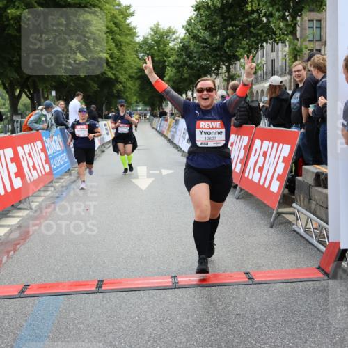 14.06.2026 - REWE Women's Run Strokosch-Dieckow http://msf.ph/oto/9787834 14.06.2026 10:21:35 Ziel 10174, 10212, 10520, 10607, 10714, 11249, 11256 meine-sportfotos.de