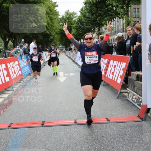 14.06.2026 - REWE Women's Run Strokosch-Dieckow http://msf.ph/oto/9787835 14.06.2026 10:21:35 Ziel 10174, 10212, 10520, 10607, 10714, 11249, 11256 meine-sportfotos.de