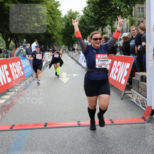 14.06.2026 - REWE Women's Run Strokosch-Dieckow http://msf.ph/oto/9787838 14.06.2026 10:21:35 Ziel 10174, 10212, 10520, 10607, 10714, 11249, 11256 meine-sportfotos.de