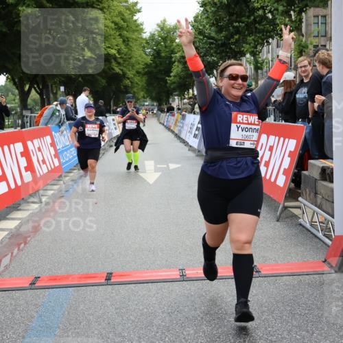 14.06.2026 - REWE Women's Run Strokosch-Dieckow http://msf.ph/oto/9787840 14.06.2026 10:21:36 Ziel 10174, 10212, 10520, 10607, 10714, 11256 meine-sportfotos.de