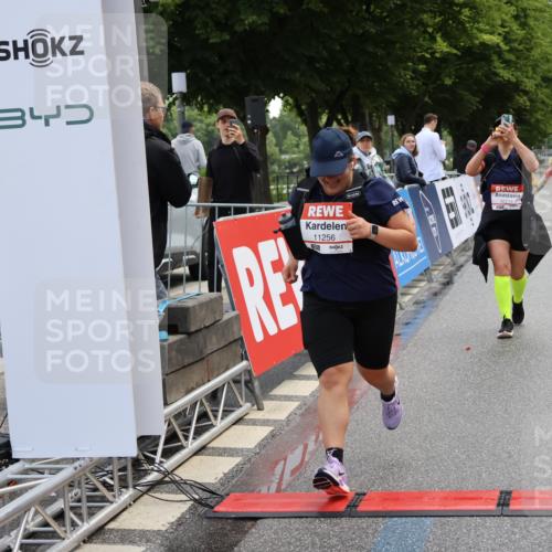 14.06.2026 - REWE Women's Run Strokosch-Dieckow http://msf.ph/oto/9787842 14.06.2026 10:21:37 Ziel 10174, 10212, 10520, 10607, 10714, 11256 meine-sportfotos.de